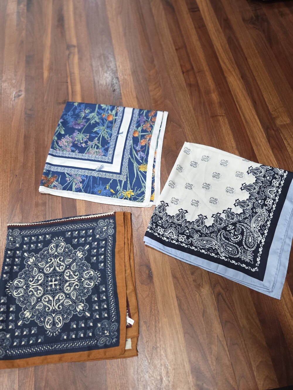 Assorted Decorative Floral With Dragon Flies And Paisley Scarves Purse Scarf